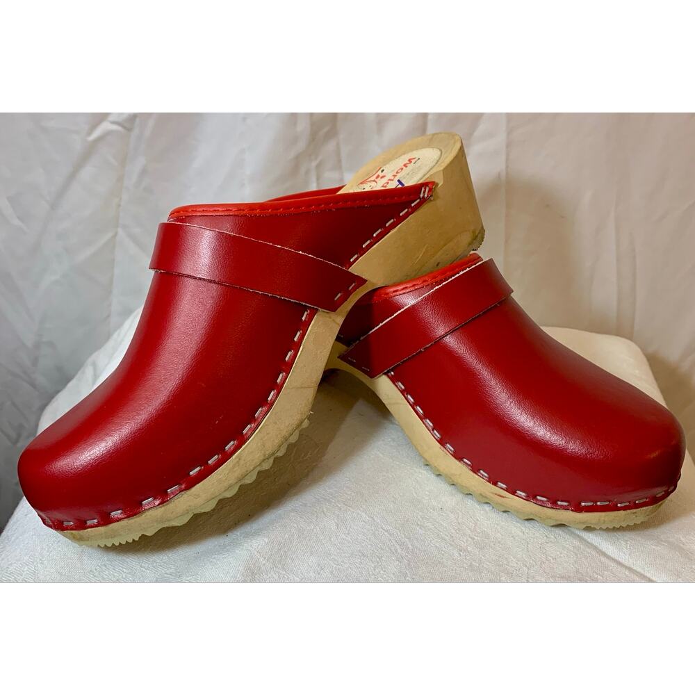 AM Bright Red Clogs - Picture 5 of 5